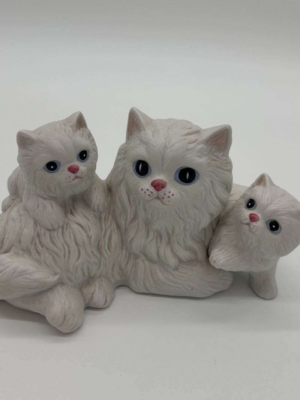 Vintage Homco Ceramic White Mama Cat with Two Kittens Figurine